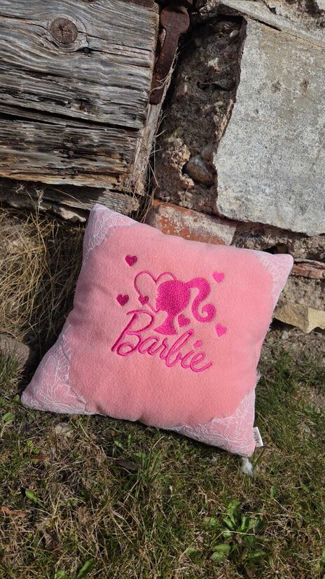 DEKORATĪVIE SPILVENI